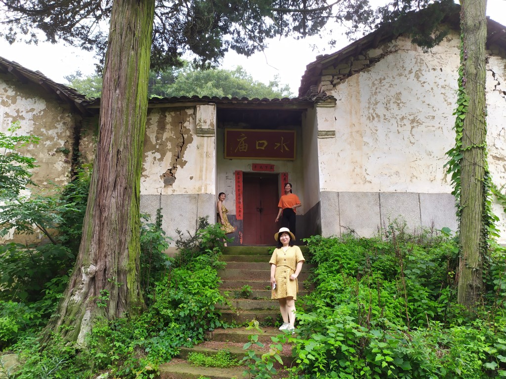 This picture is of a half ruined temple in the mountains of Hubei, China in 2020. The temple is outside a village in rural PRC.