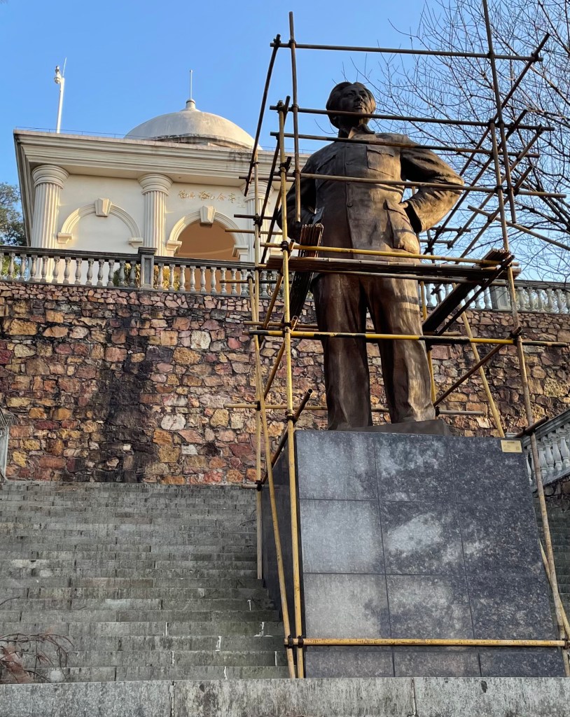 This is a photo of a Mao Zedong statue in Wuhan, China. It was taken in 2021. 